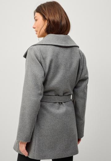 Короткое пальто