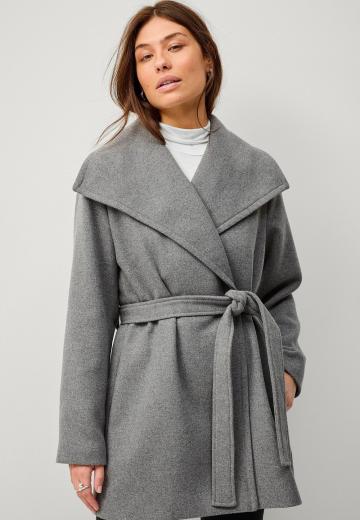 Короткое пальто