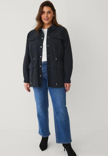 Блейзер с накладными карманами