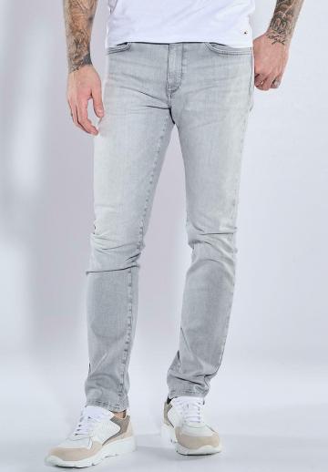 Узкие джинсы
