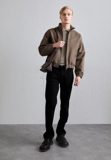 Прямые джинсы