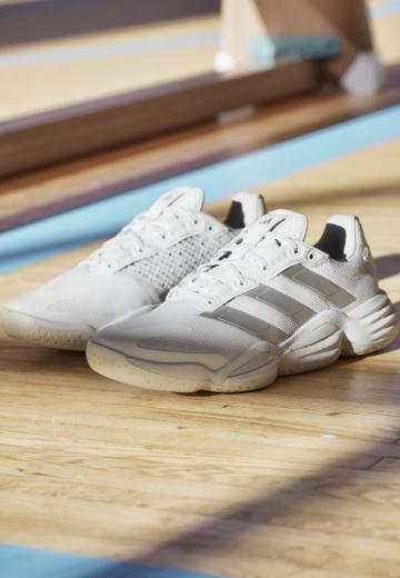 Кроссовки для зала