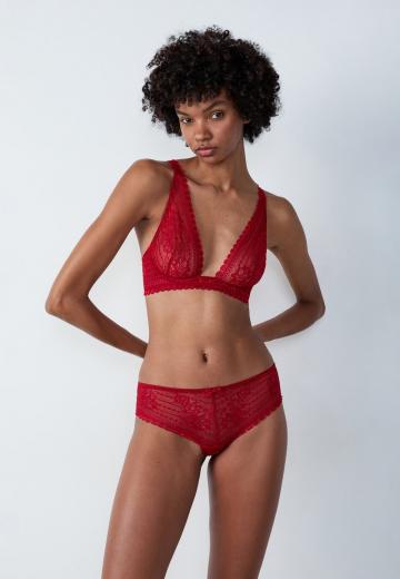 Трусы на бедрах