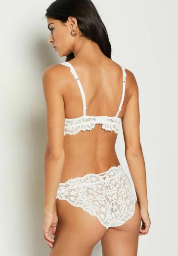 Трусы на бедрах