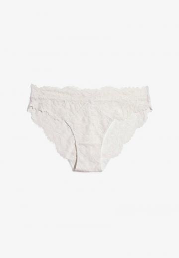 Трусы на бедрах