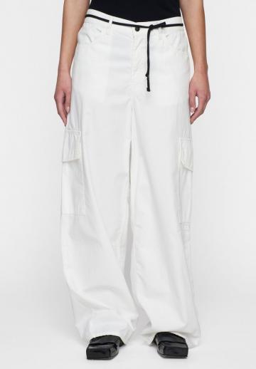 Брюки с накладными карманами