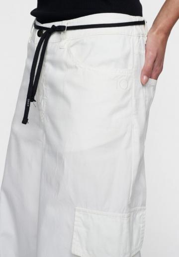 Брюки с накладными карманами