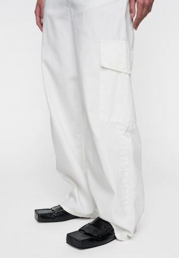 Брюки с накладными карманами