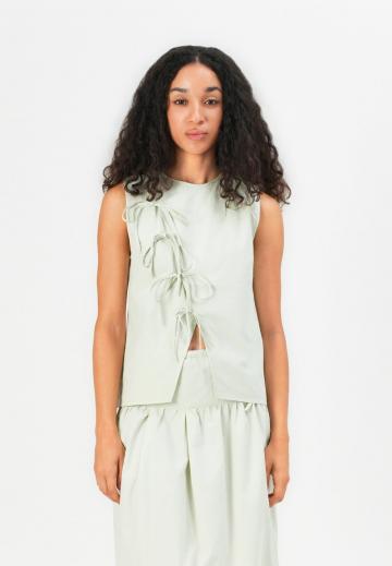 Блузка без рукавов