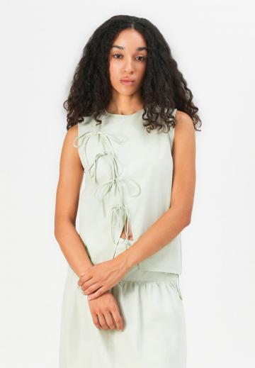 Блузка без рукавов