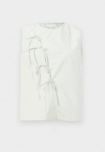 Блузка без рукавов