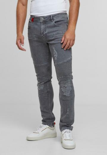 Узкие джинсы