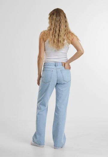 Клешеные джинсы