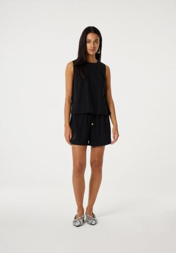 Блузка без рукавов