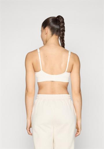 Бюстгальтер без косточек