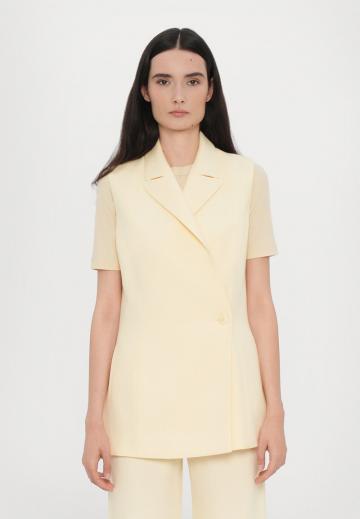 Длинный жилет