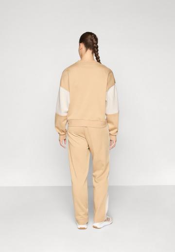 Спортивная толстовка