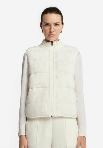 Пуховой жилет