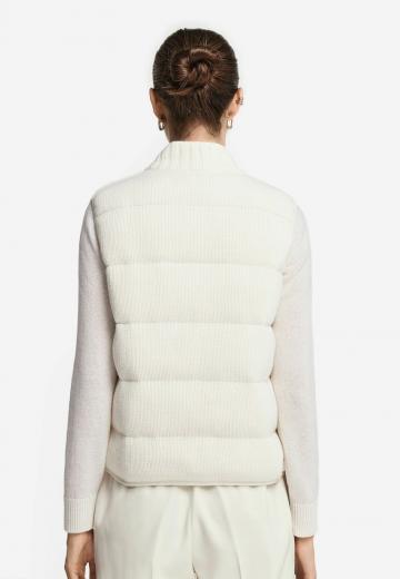 Пуховой жилет