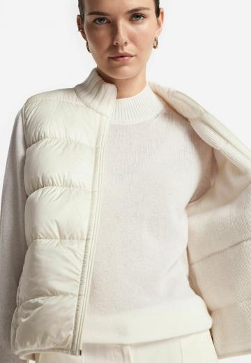 Пуховой жилет