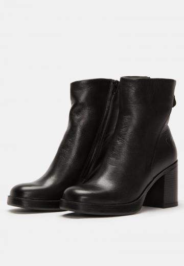 Полусапожки на высоком каблуке