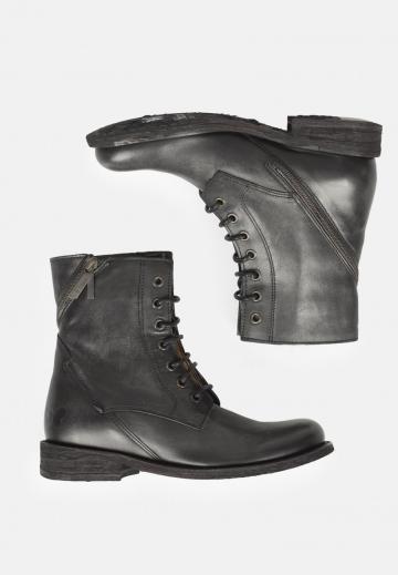Ботинки на шнуровке