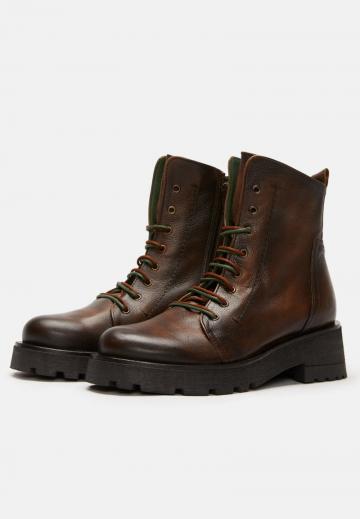 Ботинки на шнуровке