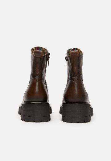 Ботинки на шнуровке