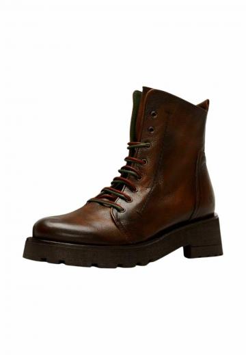 Ботинки на шнуровке