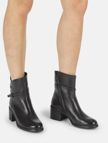 Высокие сапоги