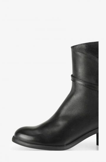 Высокие сапоги