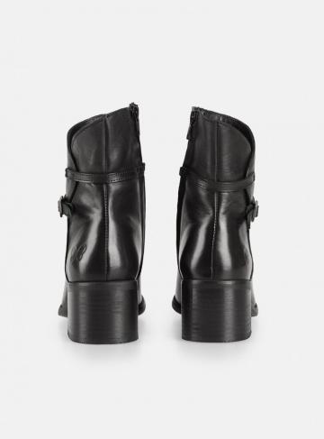 Высокие сапоги