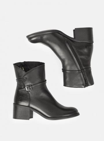 Высокие сапоги