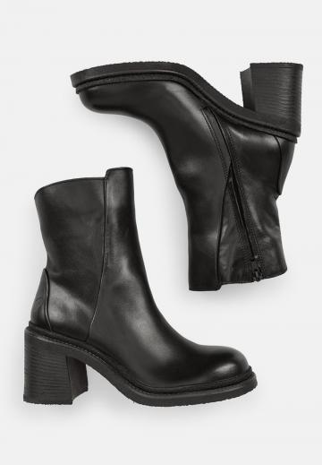 Полусапожки на платформе