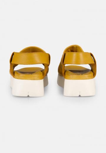 Босоножки на танкетке