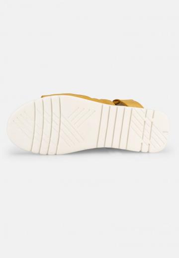 Босоножки на танкетке