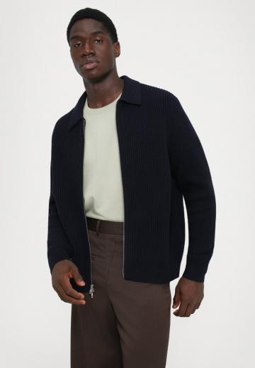 Вязаная кофта