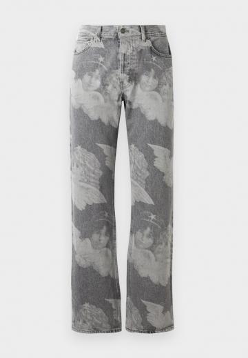 Прямые джинсы