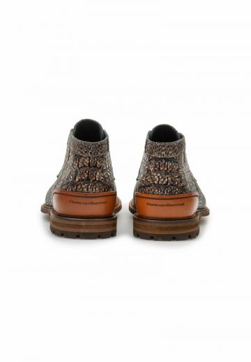 Ботинки на шнуровке