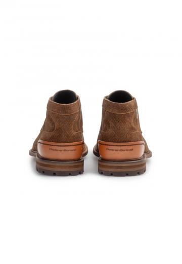 Ботинки на шнуровке