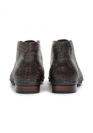 Ботинки на шнуровке