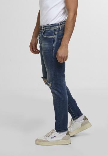 Узкие джинсы