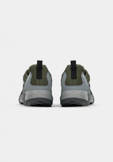 Походные кроссовки