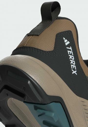 Походные кроссовки