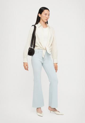 Клешеные джинсы