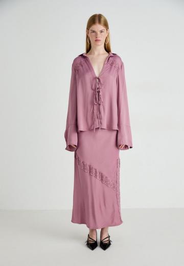 Атласная блузка