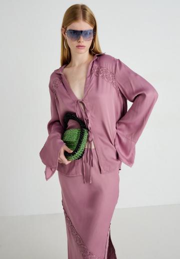 Атласная блузка