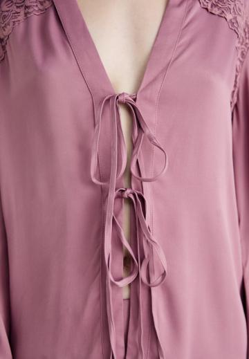 Атласная блузка