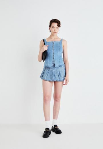 Джинсовая жилетка