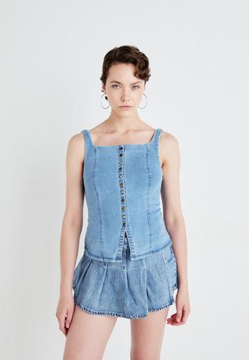 Джинсовая жилетка